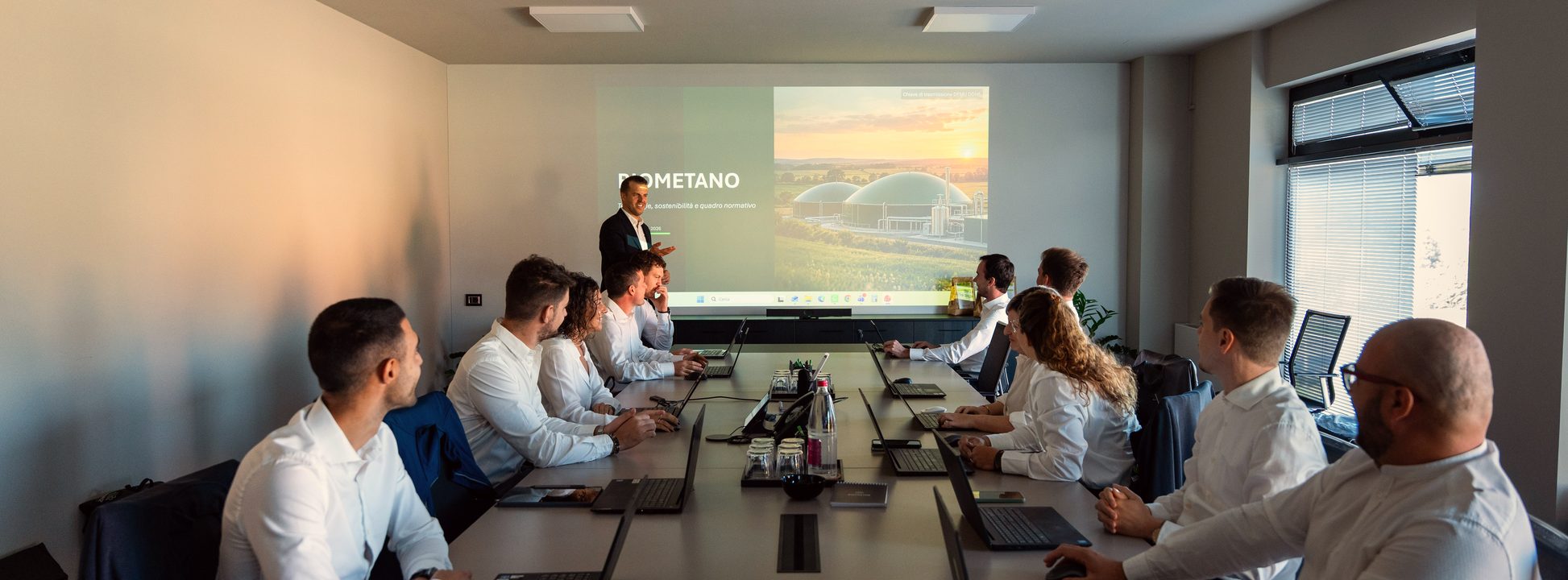 Riunione operativa del team BioManage in sala meeting