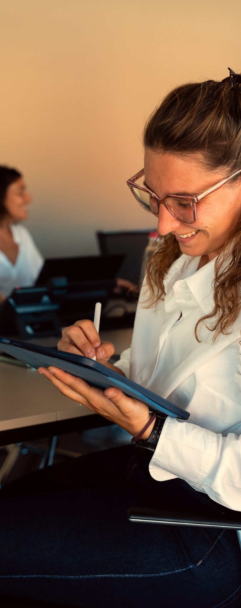 Referente BioManage annota i rilievi su tablet